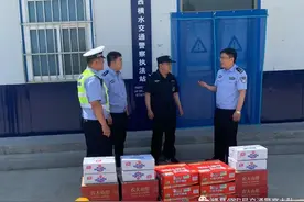 绛县公安局领导深入一线督导全国“两会”安保工作并慰问执勤民辅警图片
