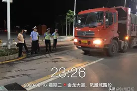 大货车夜间疯狂超载进城，达州交警一宿查了10多台图片