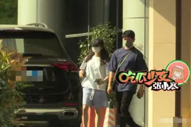 吴奇隆刘诗诗合体现身医院引担忧，夫妻打扮休闲，小细节再秀恩爱图片