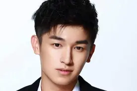 杨旭文罕露面，深夜与刘宇宁聚会笑容满面，不受风波影响资源大好图片