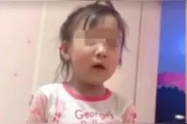 “你不是我妈，从我家滚出去”女儿对亲妈的辱骂，全家视而不见图片