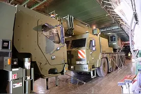 价值11.68亿，71辆军用吊车交付图片