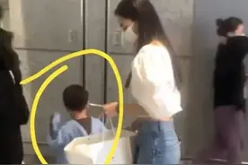 Baby宁泽涛“富婆”女友，三亚度假烟瘾大一根接一根，素颜认不出图片
