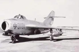 百年瞬间丨首架国产喷气式歼击机歼 -5 首飞成功图片