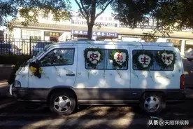 殡仪馆灵车对外出租吗？有没有专门送骨灰去墓地的车？图片