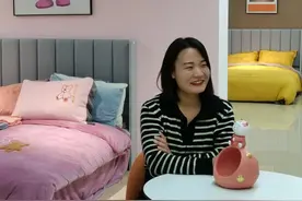 暴雨淹了200多万家当！郑州一女商户如今借直播打了场翻身仗：“所有的机会自己都得尝试一下”图片