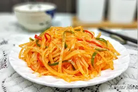 炒土豆丝，记住“两个窍门”，炒好后又脆又香，教您正确做法图片