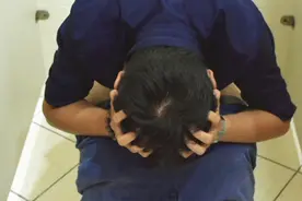排便时，为什么大便会出现“前硬后软”的现象？说明什么？图片