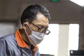 修木梳的人，最终修补的都是旧时光图片