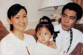 宁愿与丈夫离婚，也要嫁给小10岁屠洪刚的方舒，如今怎么样了？图片