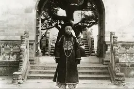 满清皇族去哪里了？东北偏僻小村庄有皇族后裔，家家供奉16个字图片