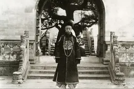 满清皇族去哪里了？东北偏僻小村庄有皇族后裔，家家供奉16个字图片
