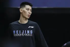 林书豪同北京首钢年轻球员一对一单练，腰伤好转特聘名医即将到位图片