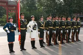 90后高颜值仪仗兵，他的退役选择很独特！图片