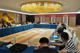 近30家鲁酒标杆企业负责人开了个会图片
