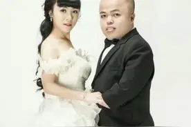 袖珍女与1米8丈夫离婚后，裸嫁1.2米小矮人：身高合适最般配图片