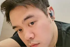 钟镇涛儿子近况曝光，曾因丑自卑到想轻生，现自信晒照模样大变图片