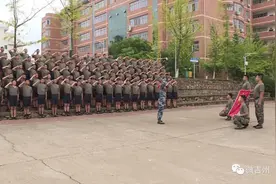 入伍前的一封家书！单亲家庭走出来的硬汉子图片