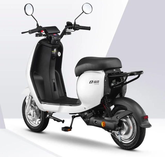 绿佳新款电动车评测：搭载400W电机，动力足续航远，山区也能骑