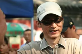 捧红张嘉译，妻子负面新闻多却不离婚，他为何如此隐忍？图片