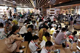 新华书店到底为何屹立不倒？图片