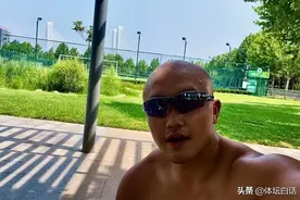大战在即！38岁一龙高温下训练，身材已恢复，欲KO古泰拳第一人图片