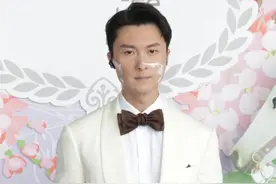 陈自瑶黑脸事件发生10个月，被质疑装婚变博关注，王浩信拒绝回应图片