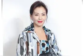 刘涛红唇浓妆显老气，几日不见胖了不少，难道健身照都是假的么？图片