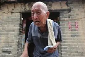 98岁拾荒老人积蓄被盗，报警后暴露隐藏身份，引得部队首长出面图片