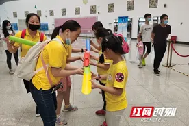 长沙：萌娃“探秘”科技馆，“闯关打卡”变身小小科学家图片