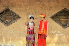 走了80个地方，拍了56个民族的结婚照：“90后”小夫妻辞职搭车去结婚图片