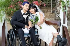 19岁女孩明知男友癌症晚期仍与其结婚，婚后18天丈夫离世图片