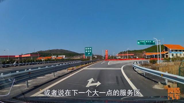 为何经常有人在高速上走错出口，老司机亲身经历后，告诉你原因