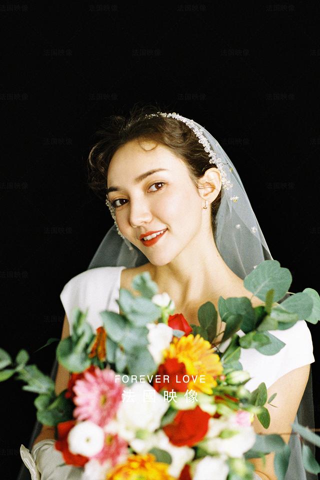 短发拍婚纱照好看吗(短发婚纱照更美丽) - 投稿 - 九芝号