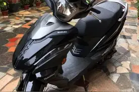 豪爵万元旗舰踏板，可媲美合资，2L油耗安静舒适，适合都市年轻人图片