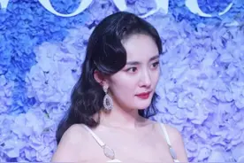 最新红毯秀，杨幂秀身材却被汤唯吊打，刘雯裤装造型出场太惊艳图片