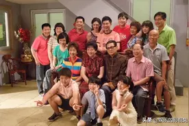 康天庥真有眼光，现实的老婆比《外来媳妇本地郎》剧里老婆还漂亮图片