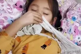衣物面目全非却不舍得扔，家长怎么做，才能让孩子摆脱恋物的习惯图片