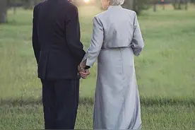 陌上花开丨故事：从不打扮的妻子，今天衣服上有了香水味图片