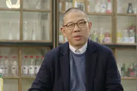 农夫山泉正式启动港股IPO，创始人曾怼跨界卖水：光有钱也没用视频封面