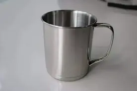 用这种杯子喝水，健康与安全指数为0！图片
