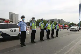 护航高考 | 莘莘学子乘风破浪 周口公安全力护航图片