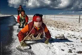 历时数年，跪数千公里到拉萨｜西藏的朝圣者有多么震撼人心？图片
