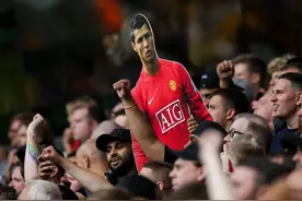 C罗回归后第1场！博格巴赛场又出风头，2争议举动再遭球迷狂嘘图片