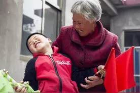 家庭之殇：“假带娃”现象正在老人身上蔓延，多数父母还不自知图片