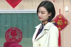 春晚众星造型：杨幂身穿高定，易烊千玺戴假发，张韶涵鼻影浓图片