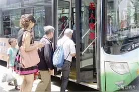 齐齐哈尔这些线路何时能刷卡乘车？公交公司奇葩回答：不是设备问题 是多种原因图片