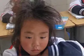 四川一女孩每次上课头发都“爆炸”，老师哭笑不得：有那么难吗？图片