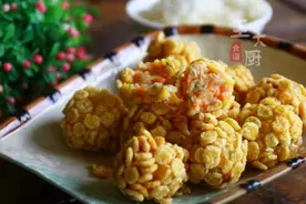玉米片炸胡萝卜鸡胸肉丸子的家常做法，香酥味美，很好吃图片