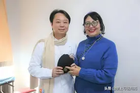 切胃手术后减了110斤 五旬女子织围巾感谢医生图片